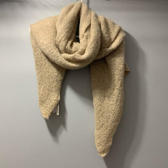 Garage cream coloured scarf! - Picture 4 of 6